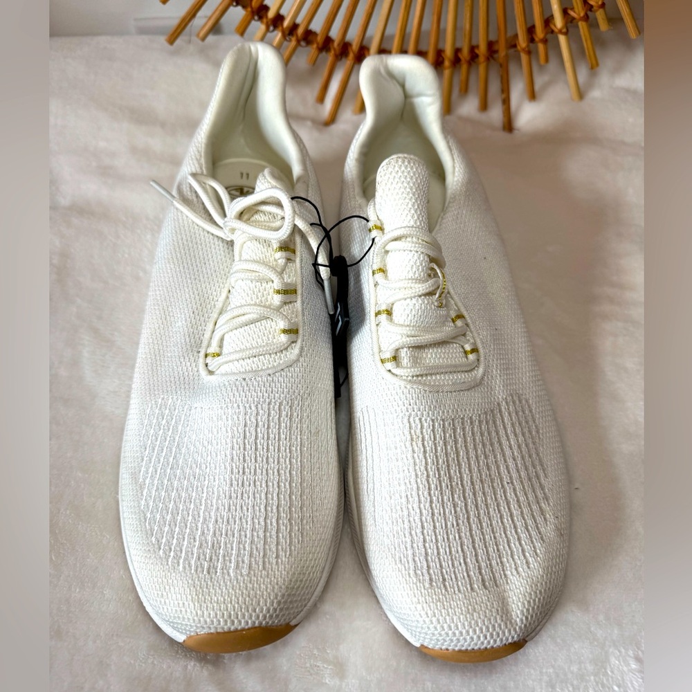 Women's White Sneakers Soft Running Shoe  Women from Athletic Works Size 11 NWT - Picture 3 of 10